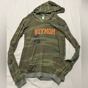 Women’s medium long sleeve, hooded shirt